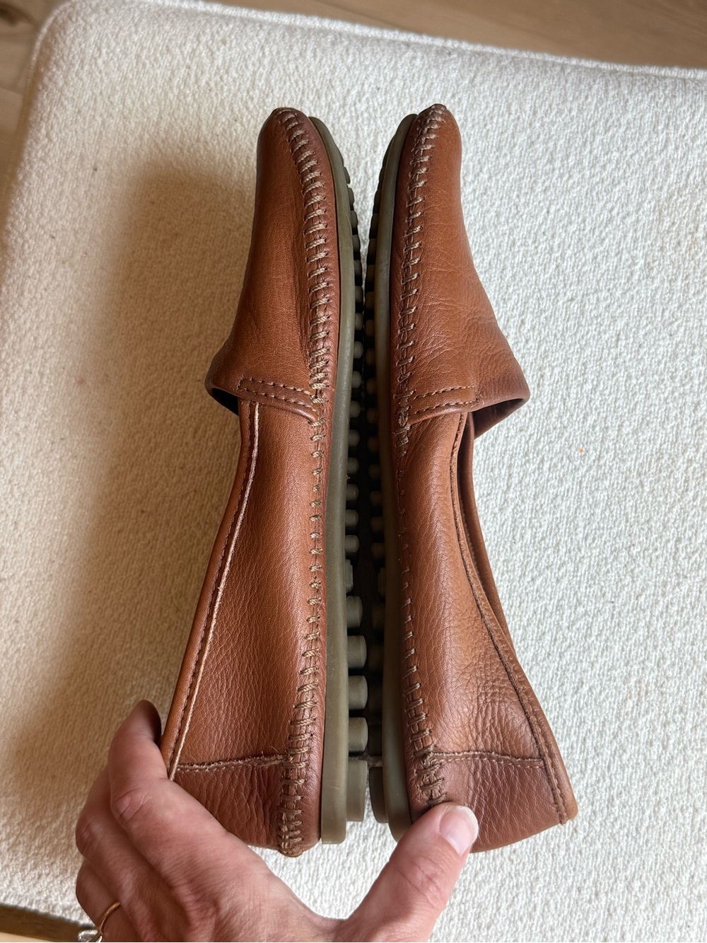 Minnetonka Women’s Brown Leather Slip-On Loafers Round Toe Rubber Sole Size 6.5 - Picture 4 of 7